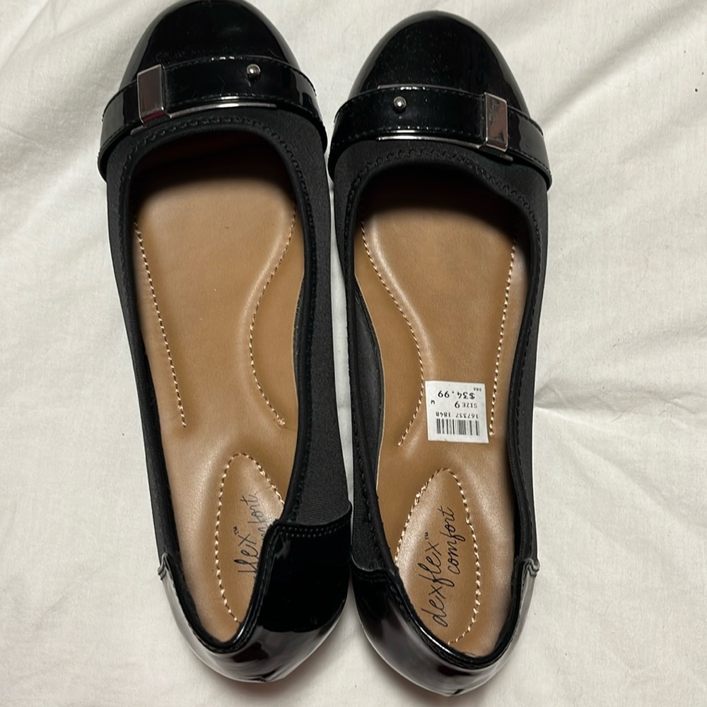 Size 9W ladies shoes